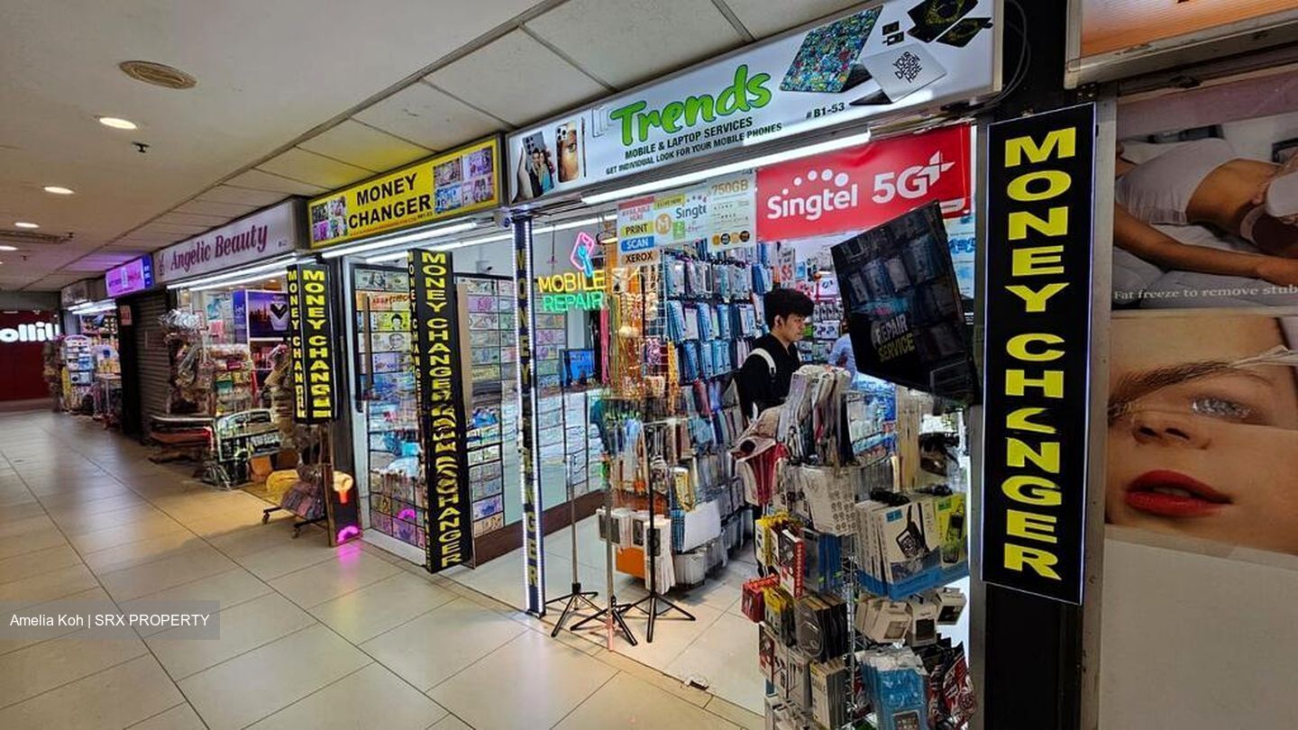 Lucky Plaza (D9), Retail #504178141